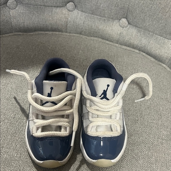 Jordan 11s Retro low - Picture 2 of 3